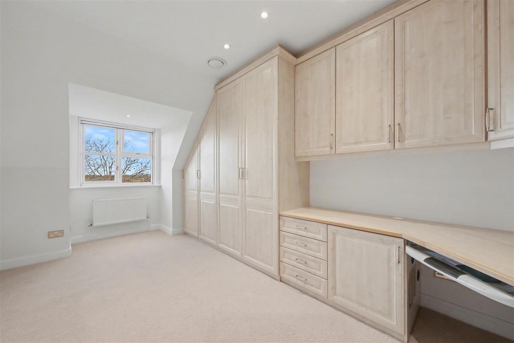 Additional image 8 of 2 bed flat for saleGills Hill, Radlett WD7