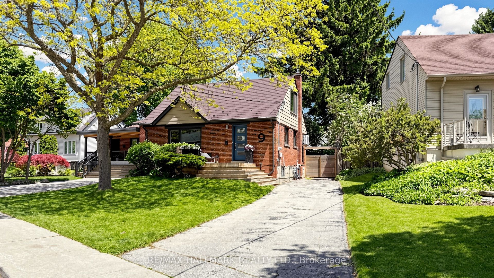 9 Squires Avenue, Toronto, ON, M4B 2R2