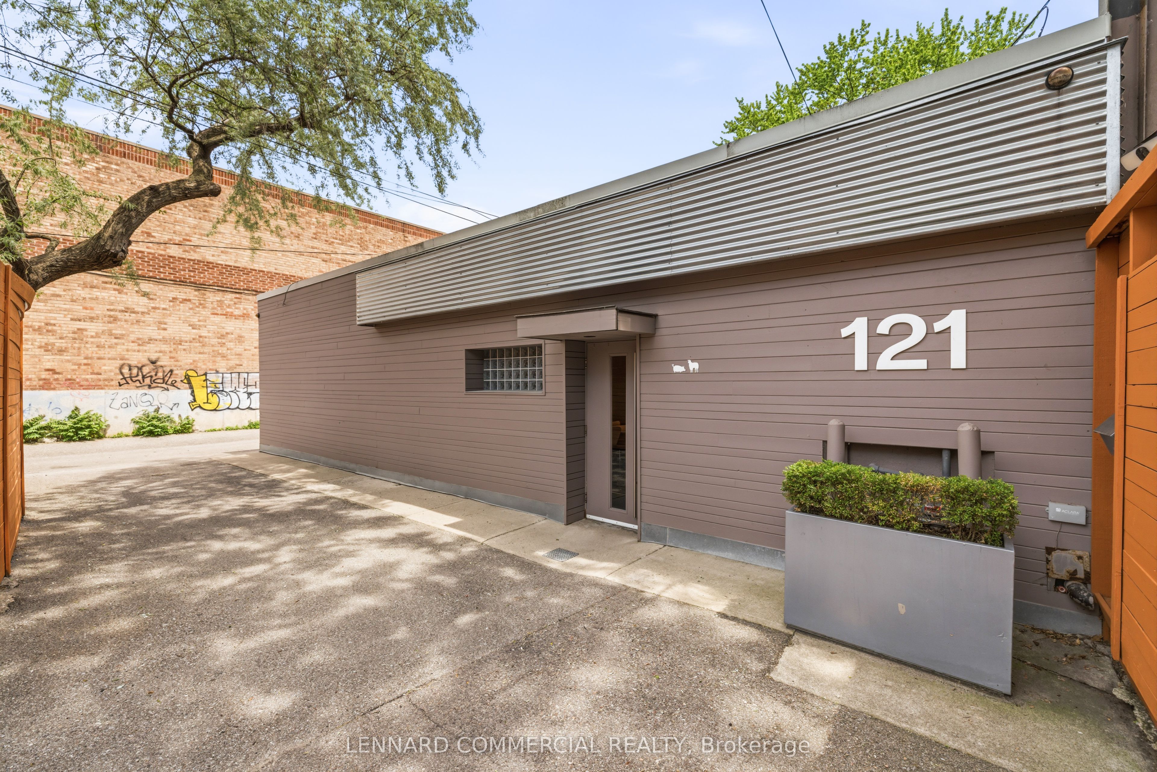 121 Logan Avenue, Toronto, ON, M4M 2M9 photo 2