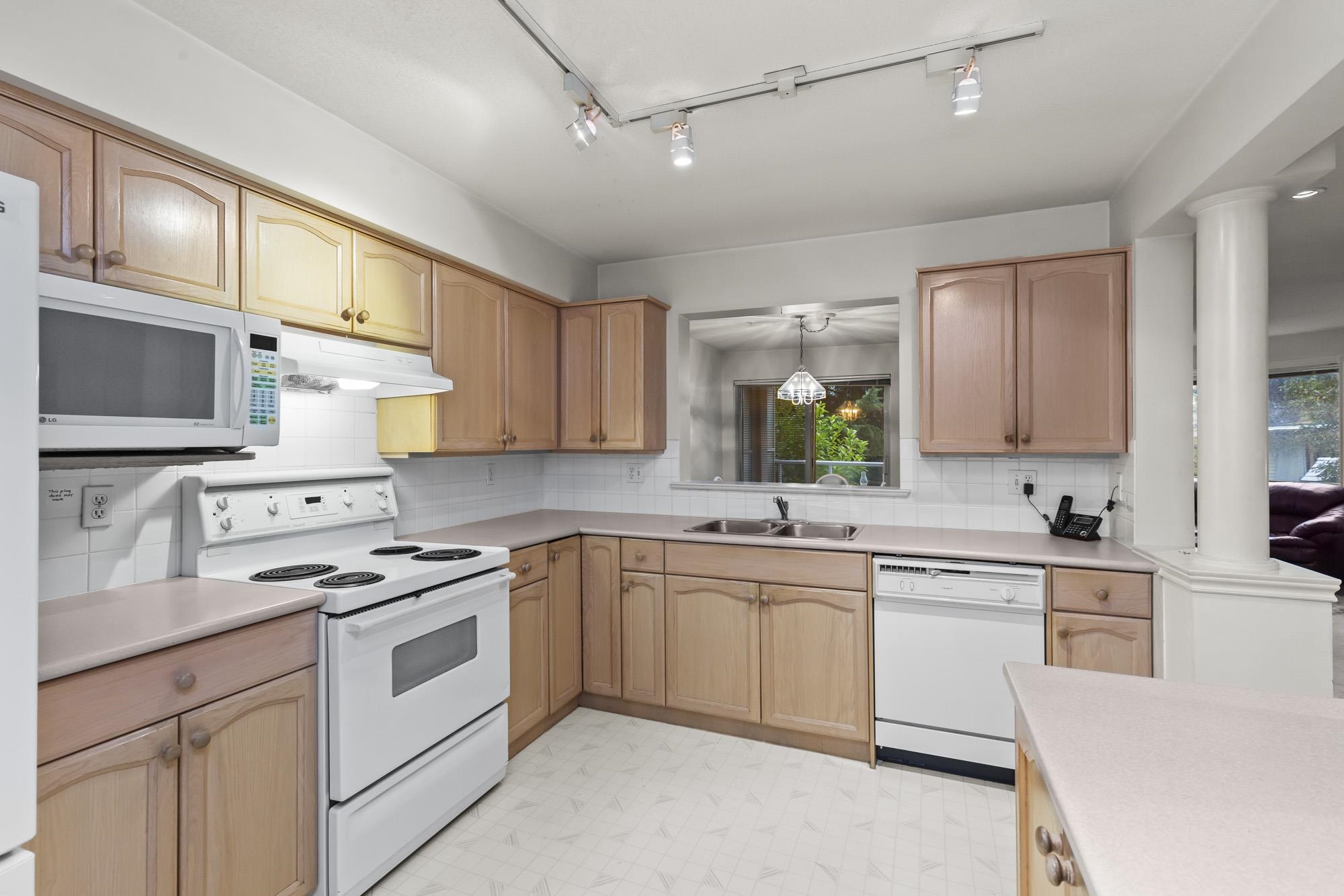 208-2575 Ware Street, Abbotsford, BC, V2S 3E2 photo 3