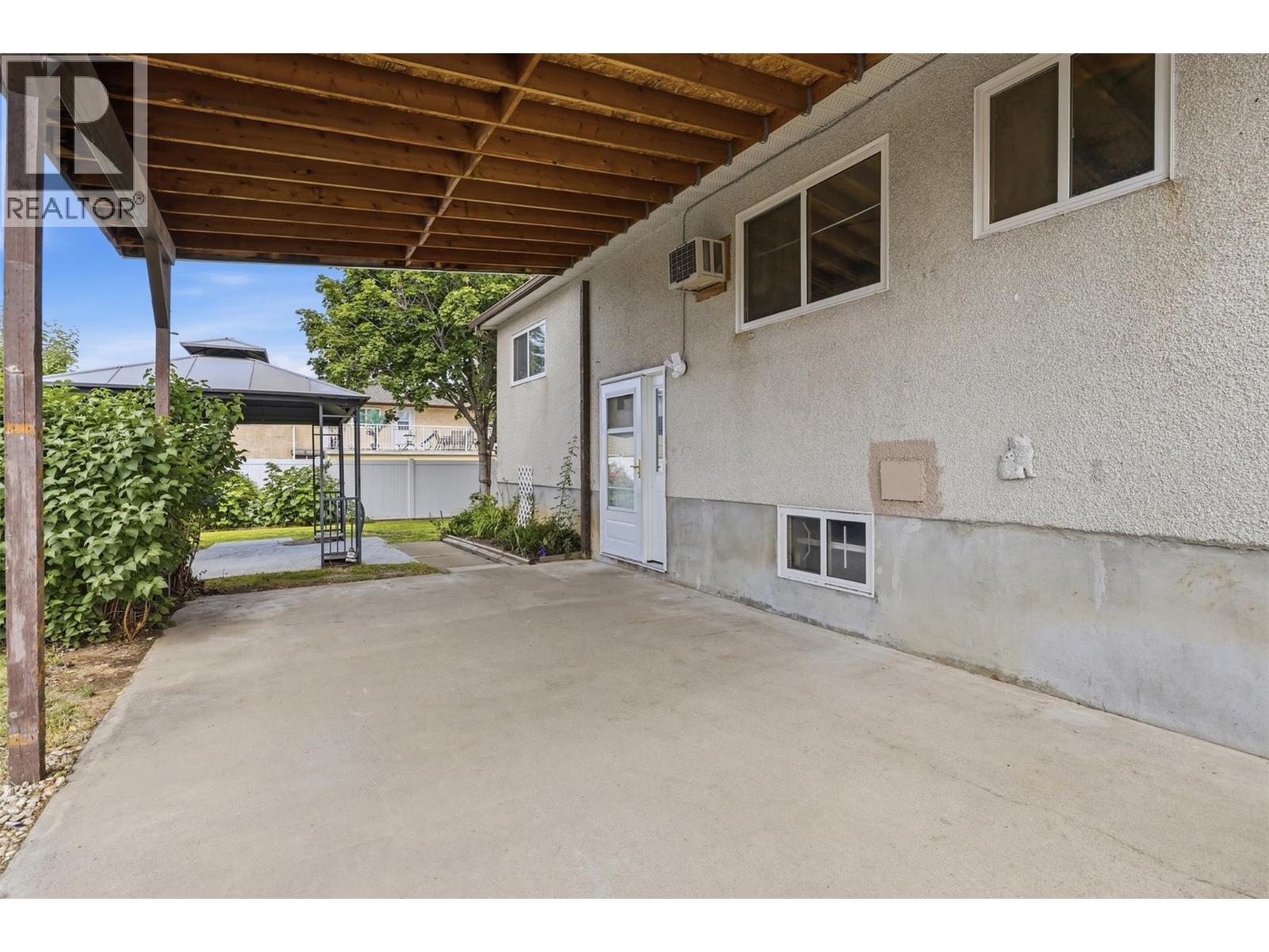 2641 Young Place, Kamloops, BC, V2B8A4 photo 2