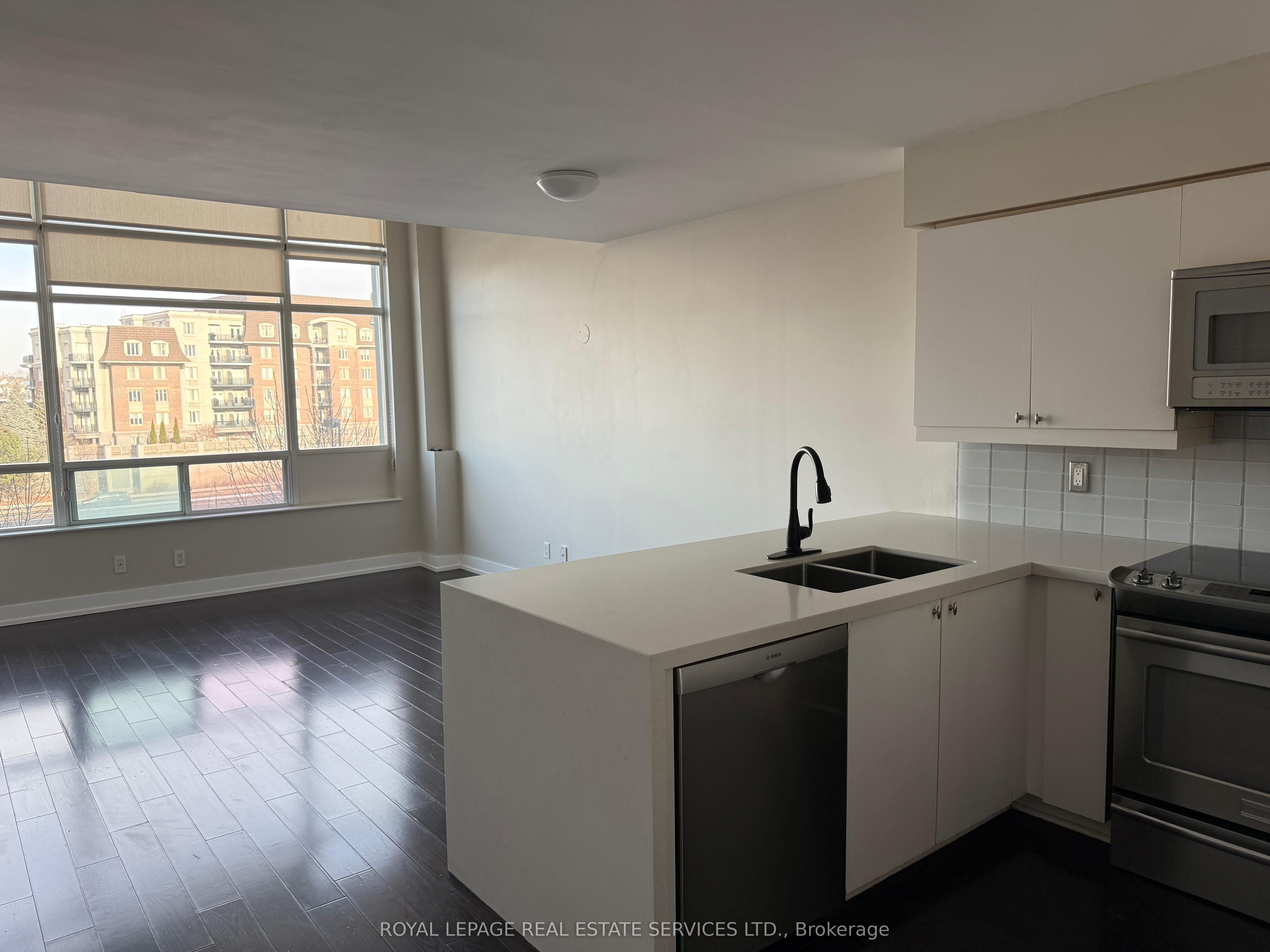 334-200 Manitoba Street, Toronto, ON, M8Y 3Y9