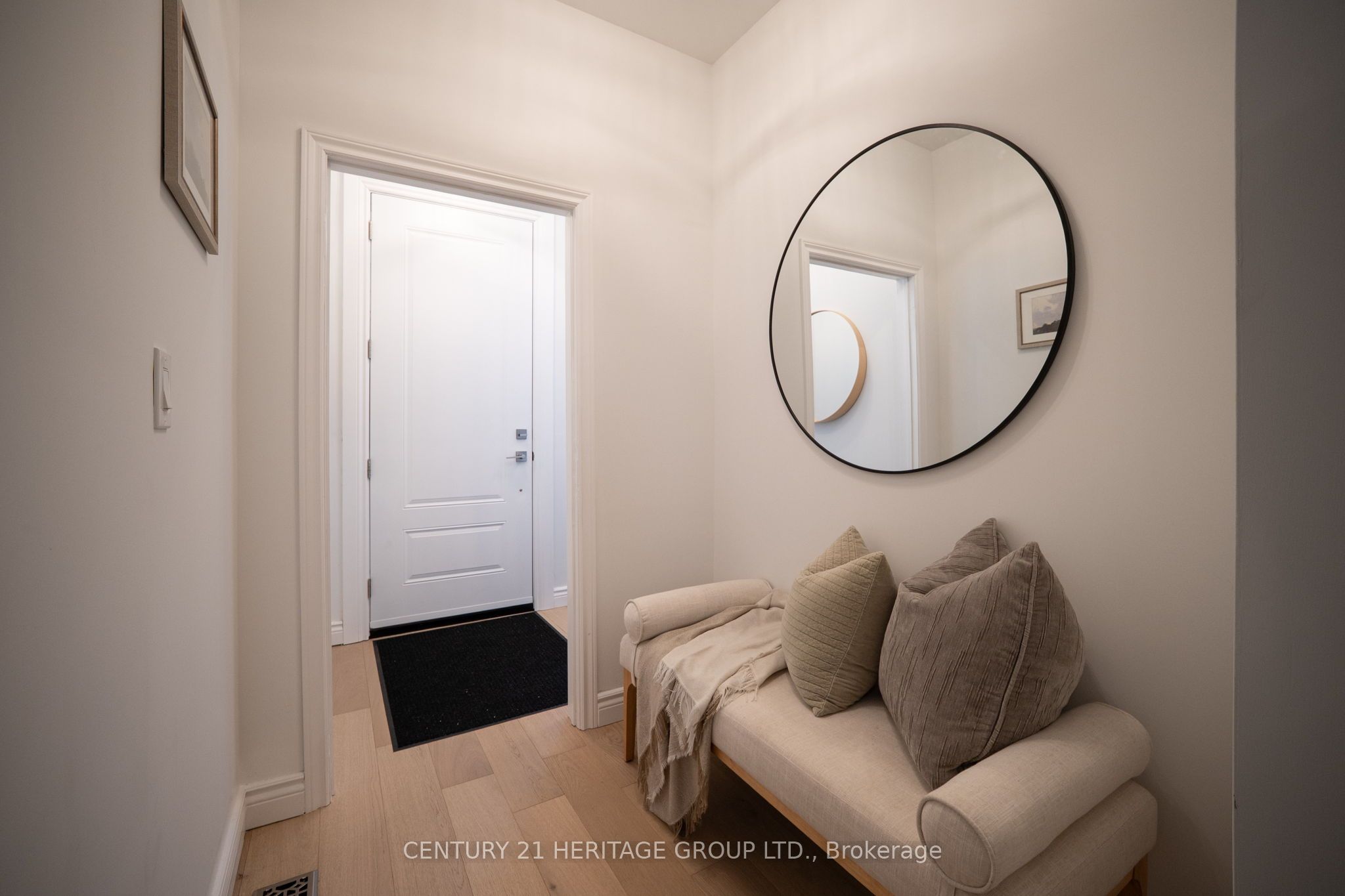 Additional image 3 of 295 Locke Street S, Hamilton, ON, L8P 4C3