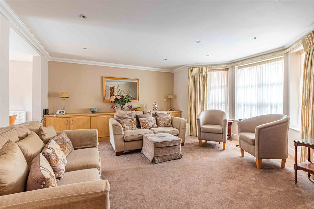 Additional image 6 of 2 bed flat for saleWatling Street, Radlett, Hertfordshire WD7