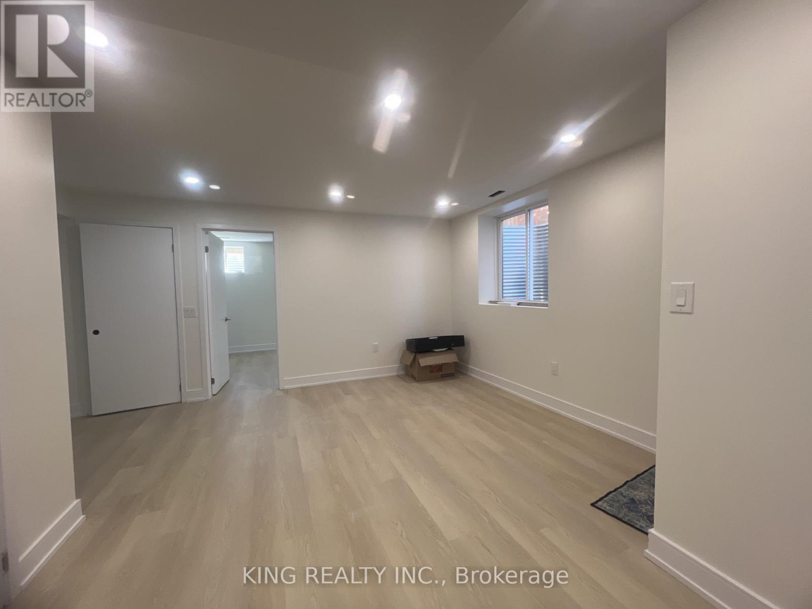 # Unit 2-349 Grovehill Crescent, Kitchener, ON, N2R 0K8 photo 2