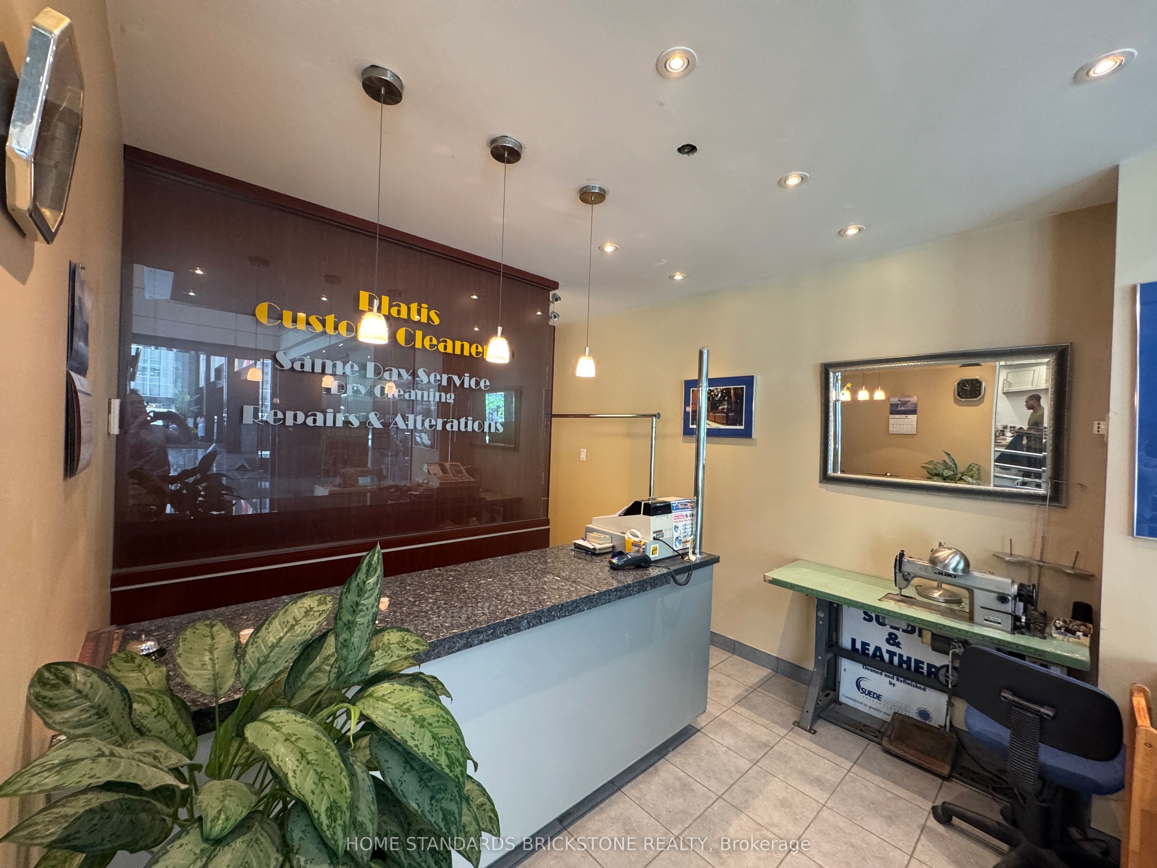 G20-181 University Avenue, Toronto, ON, M5H 3M7