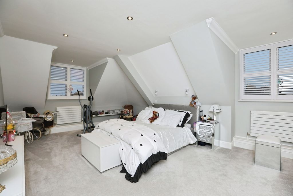 2 bed flat for saleBroadway, Sheerness, Kent ME12 photo 4