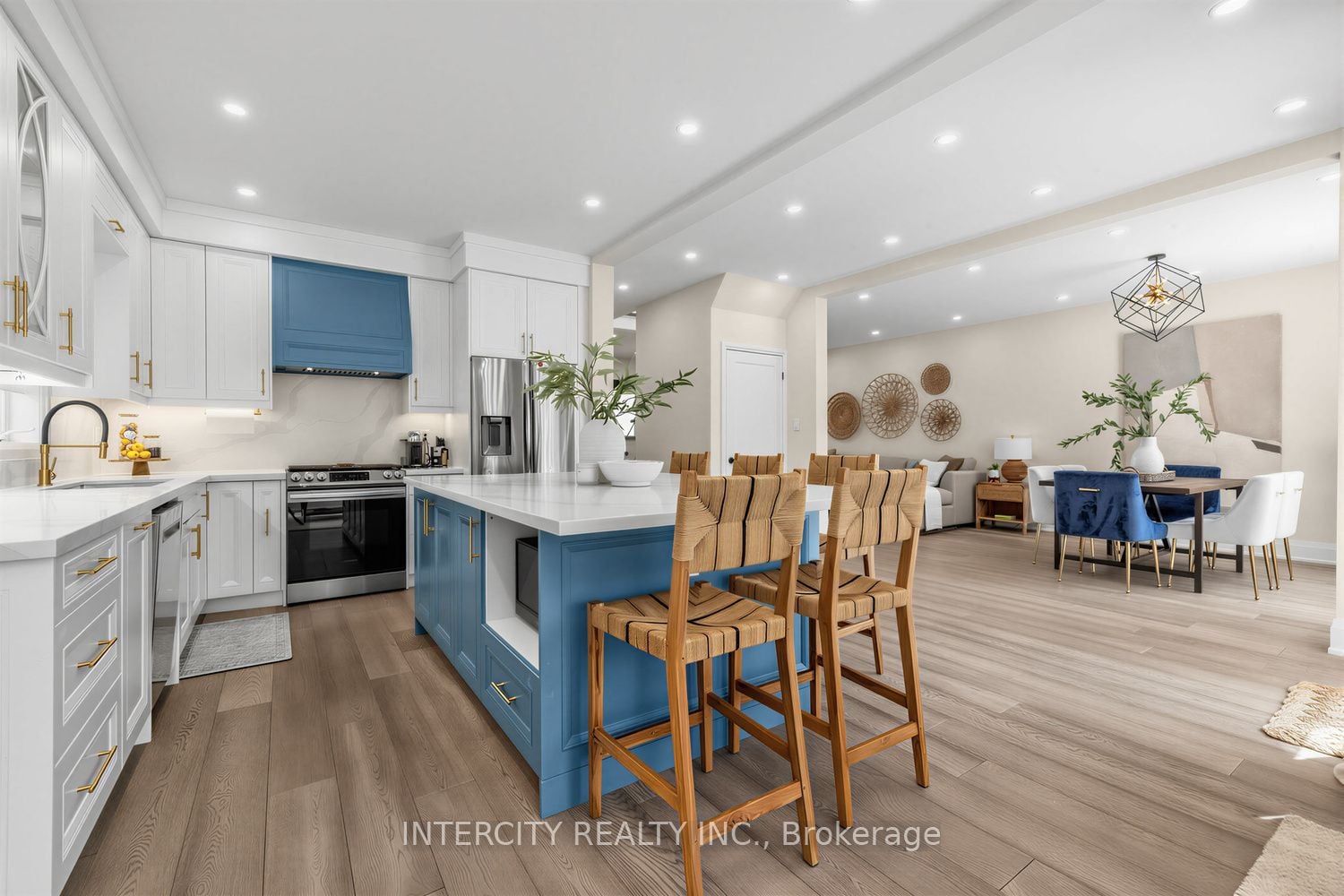 75 Canoe Court, Richmond Hill, ON, L4E 3Y2