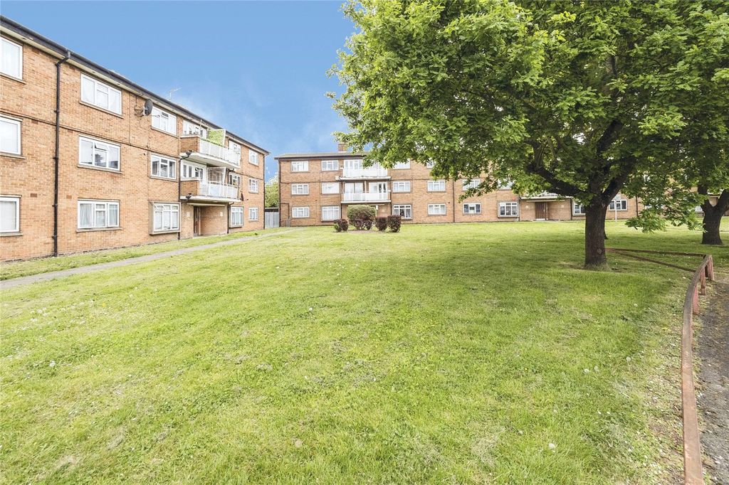 2 bed flat for saleBader Way, Rainham RM13