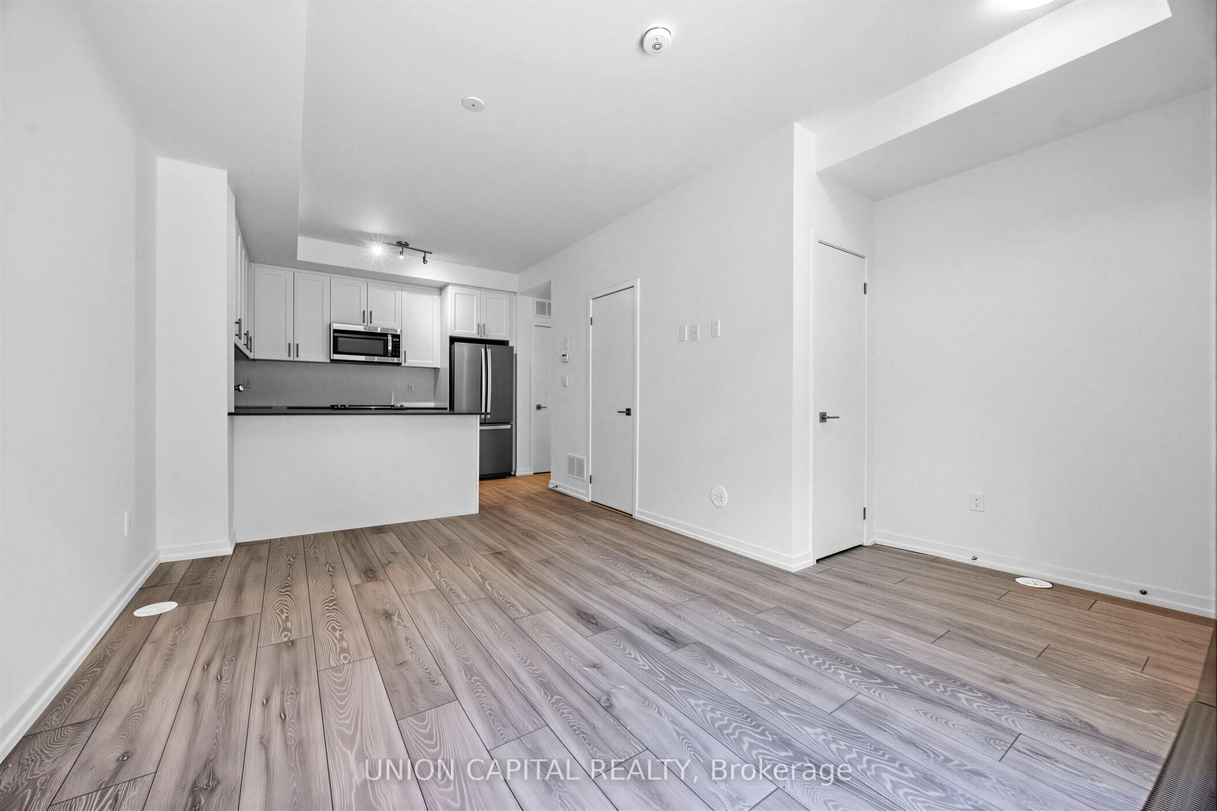 Additional image 5 of 9-26 Lytham Green Circle, Newmarket, ON, L3Y 0H5