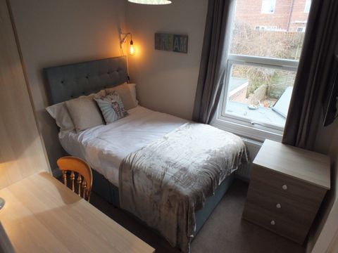 Upper Crown Street, Reading, Berkshire RG1, Room to rent