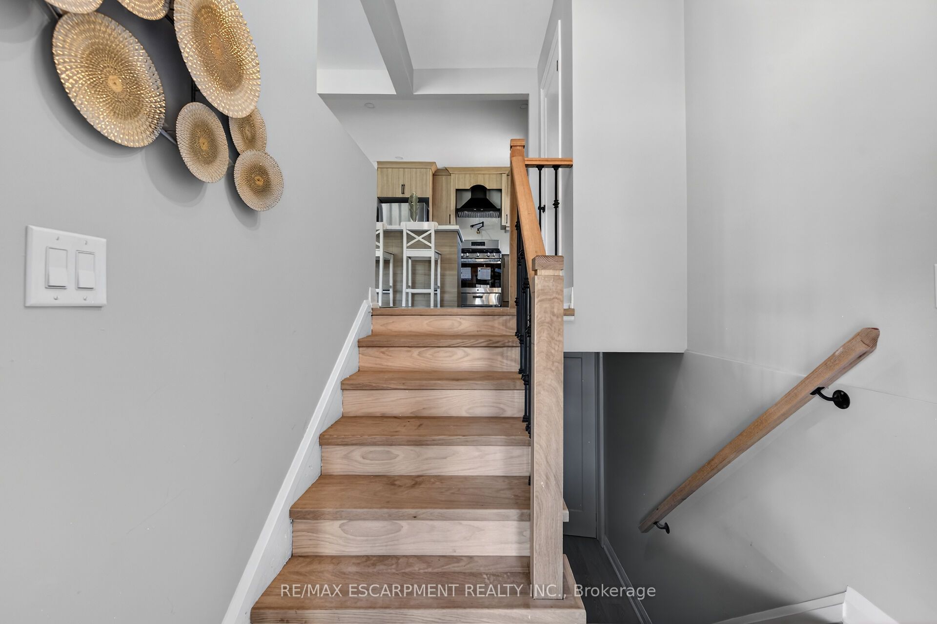 83 Riverdale Drive, Hamilton, ON, L8E 1K2 photo 3