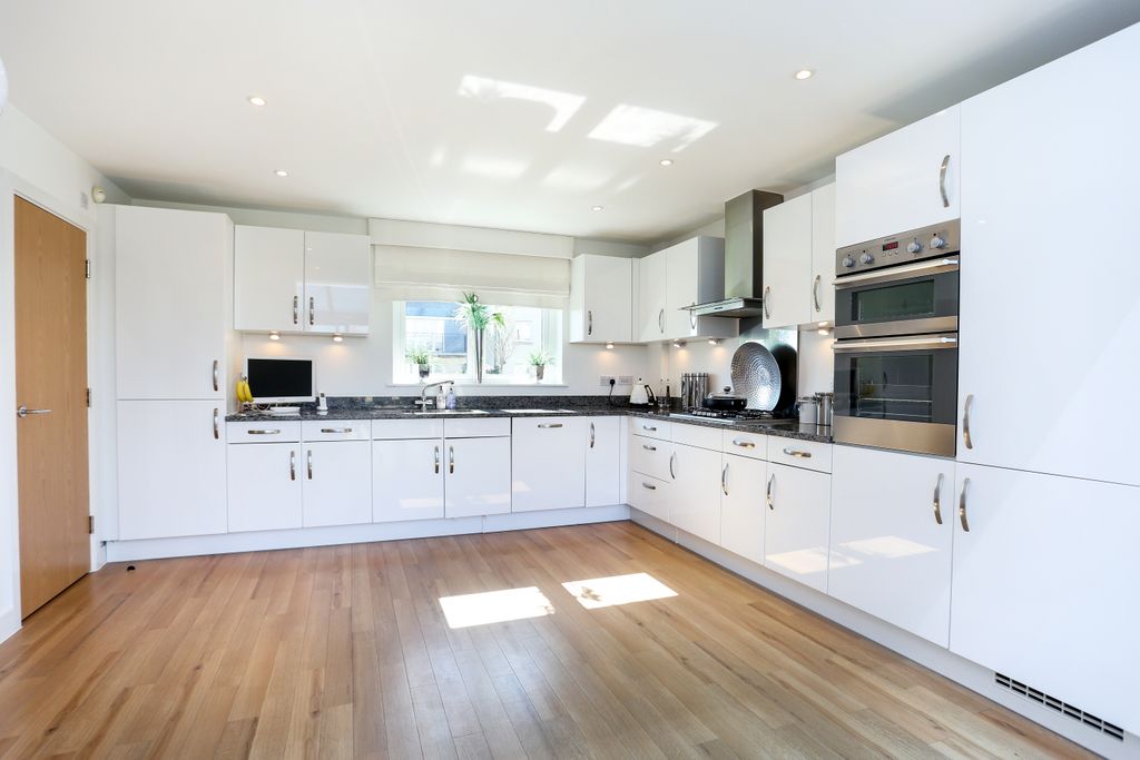 Additional image 8 of 4 bed detached house for saleLilley Mead, Redhill RH1