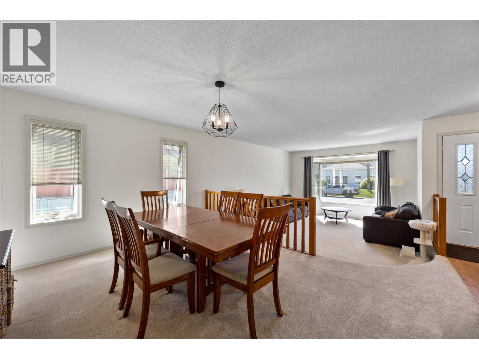 945 Nicolani Drive, Kamloops, BC, V2B8C6 photo 5
