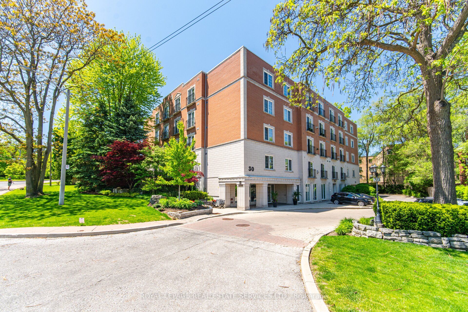 Additional image 2 of PH403-30 Anglesey Boulevard, Toronto, ON, M9A 3B5