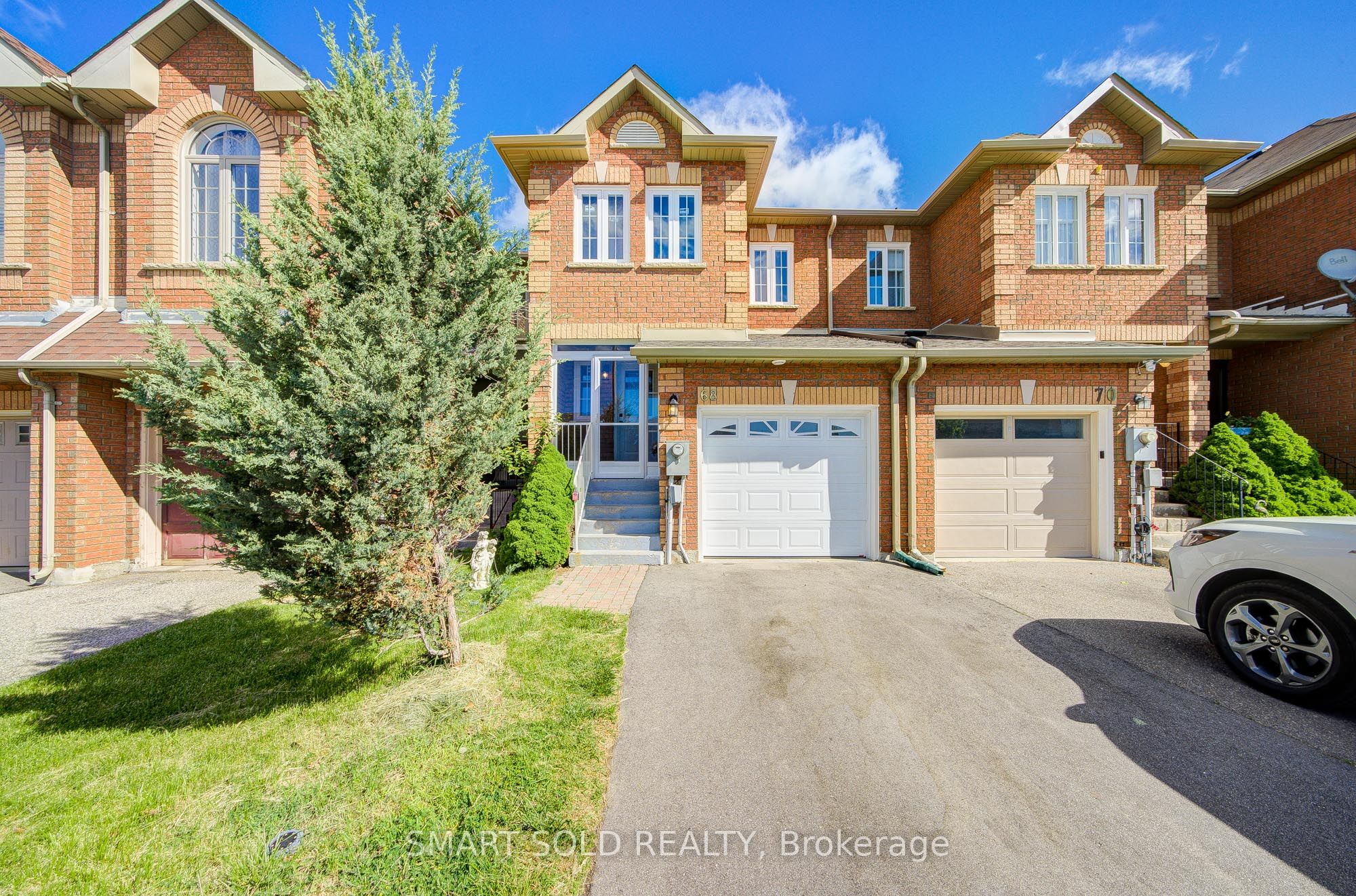 68 Denton Circle, Vaughan, ON, L6A 2N4