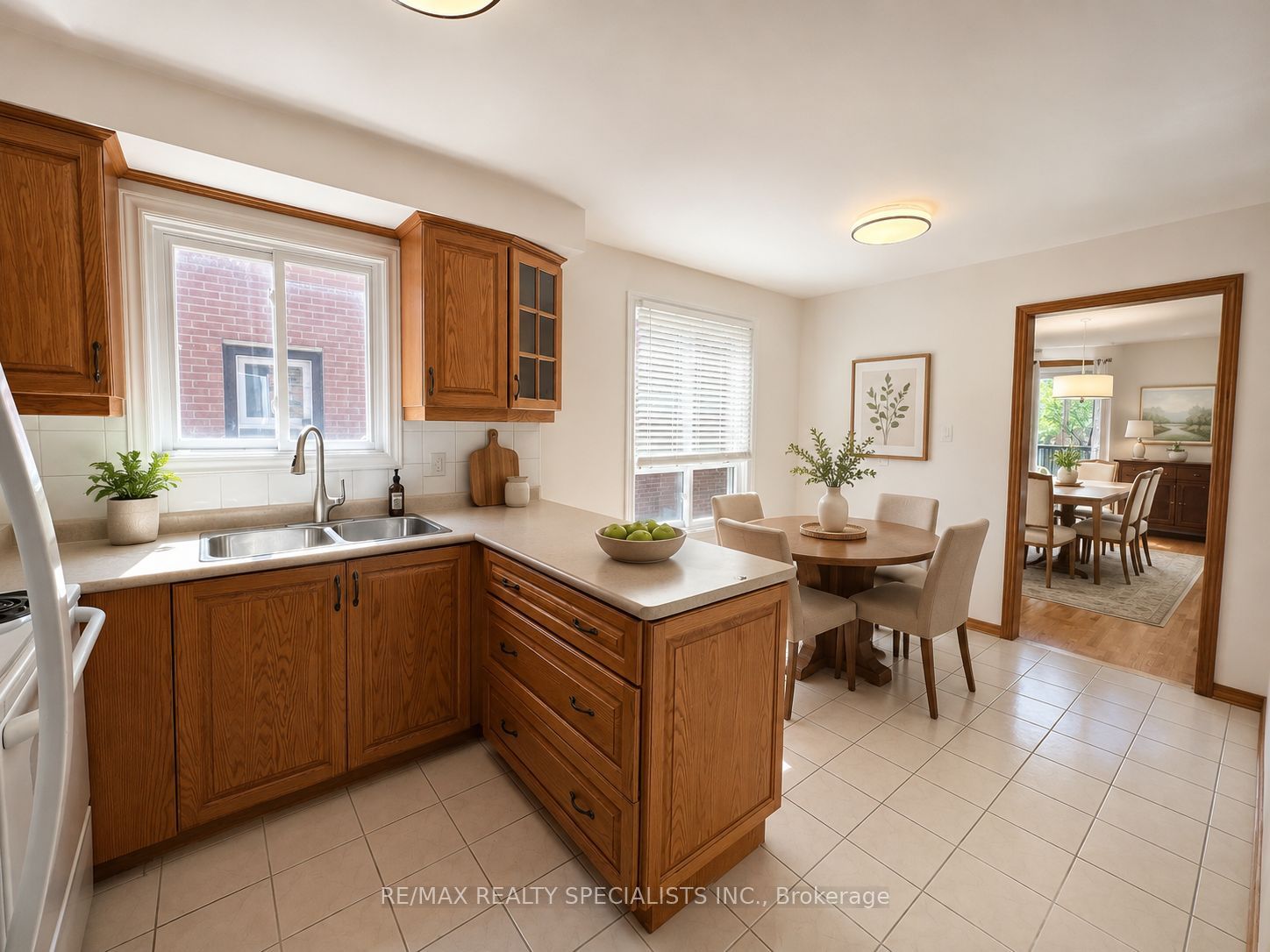 1571 Shale Oak Mews, Mississauga, ON, L4W 2M1 photo 3