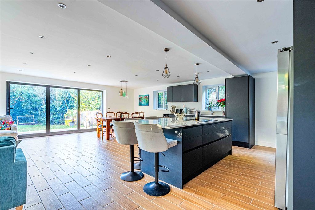 Additional image 4 of 5 bed detached house for saleThe Avenue, Radlett, Hertfordshire WD7