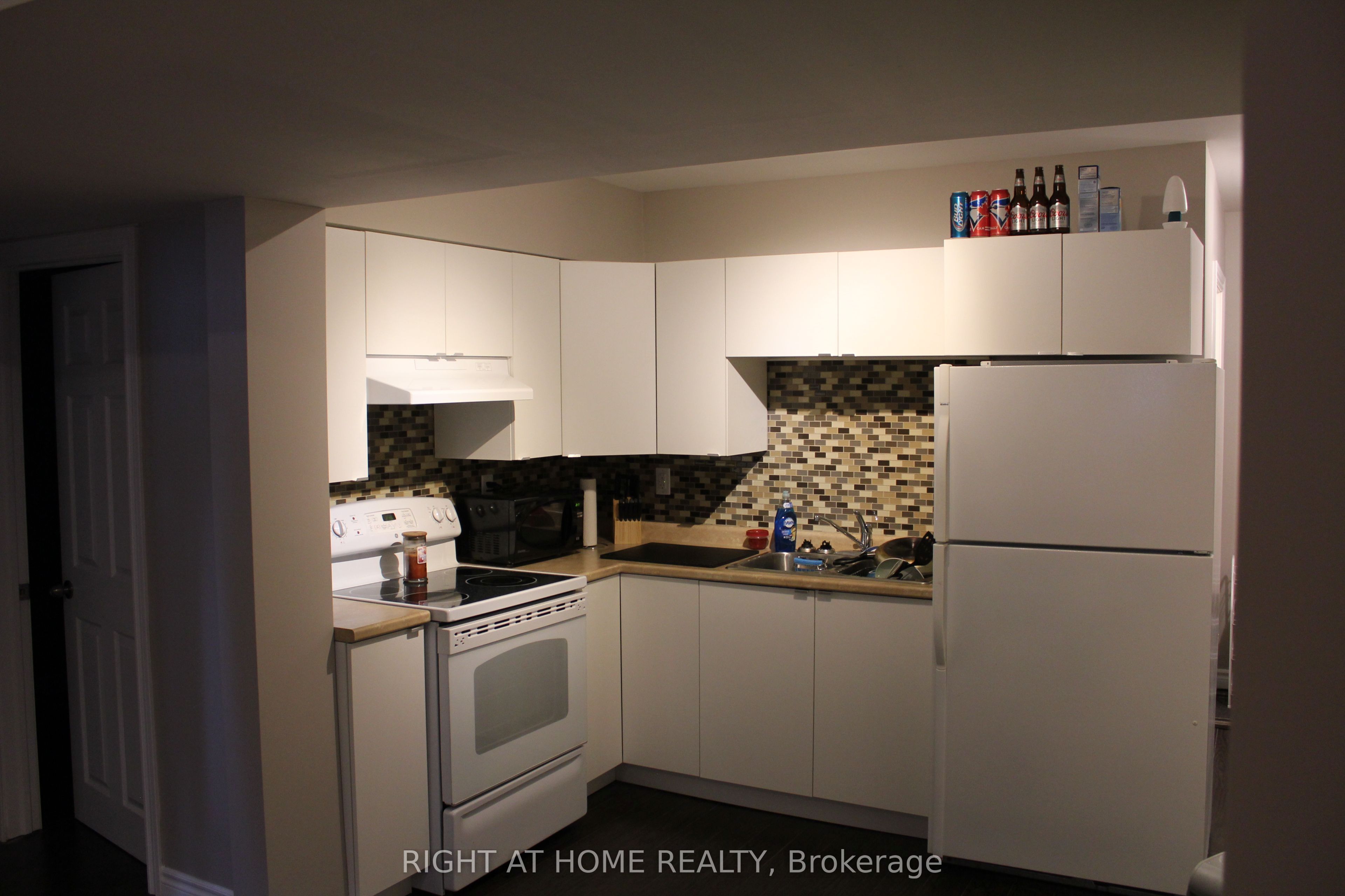 2-64 Daphne -lower Crescent, Barrie, ON, L4M 2Y9 photo 2