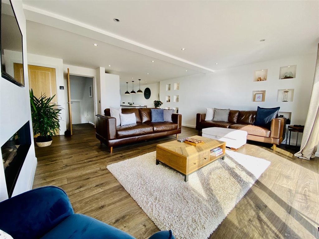 Additional image 3 of 5 bed town house for saleVictoria Parade, Pwllheli LL53