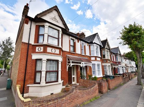 Hale End Road, Highams Park, London. E4