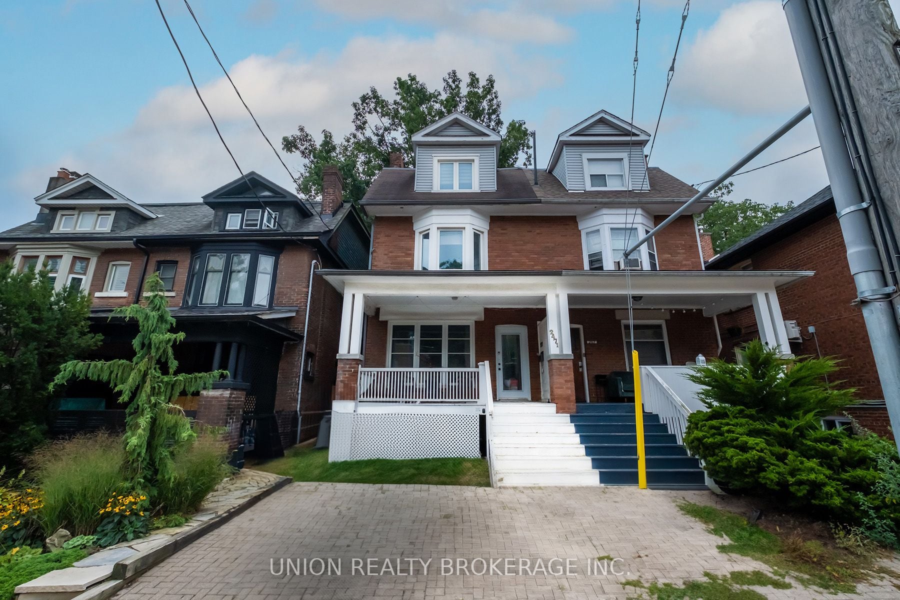 Upper-2471 Queen Street E, Toronto, ON, M4E 1H8
