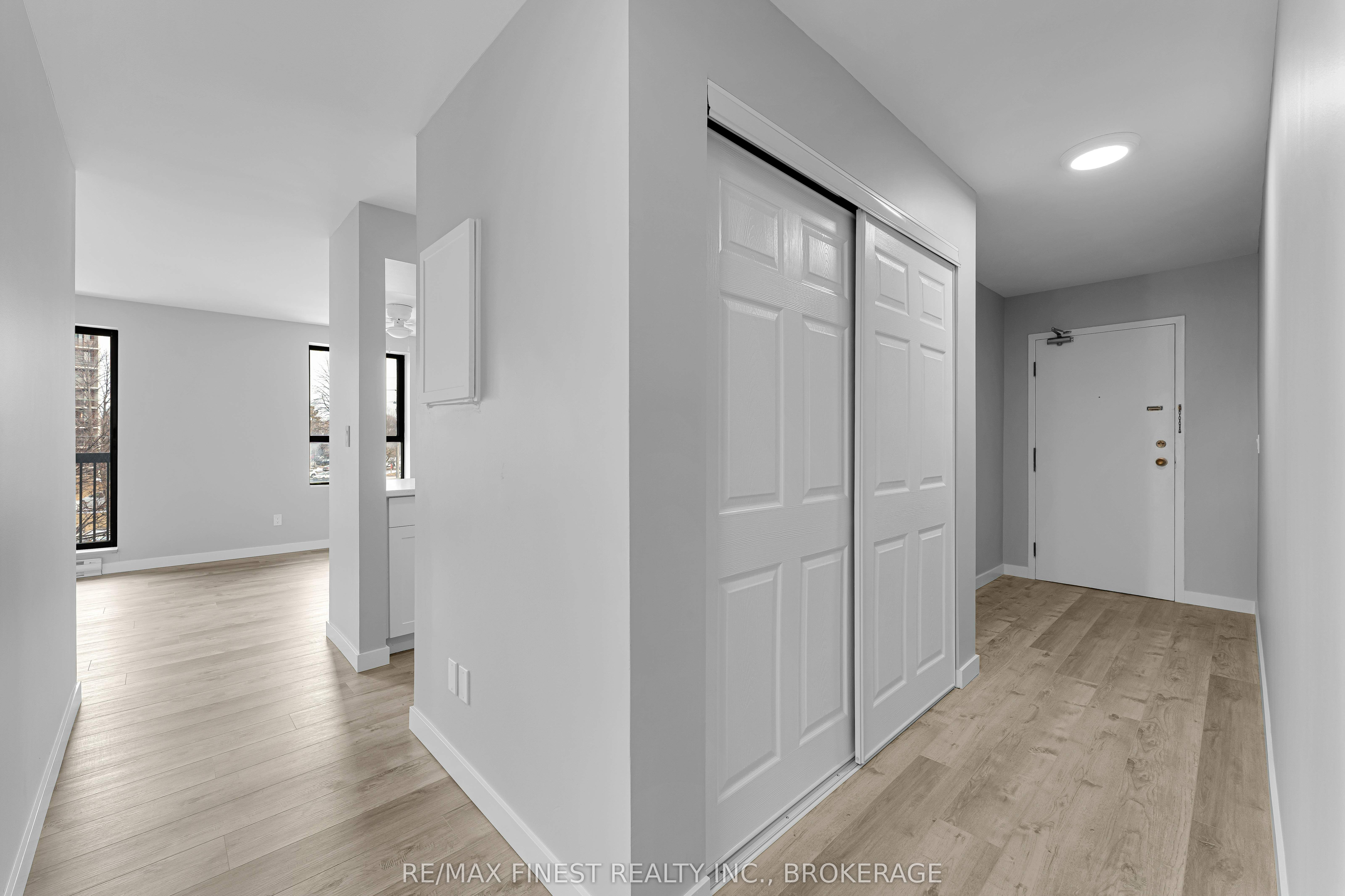 301-17 Eldon Hall Place, Kingston, ON, K7M 7H5 photo 5