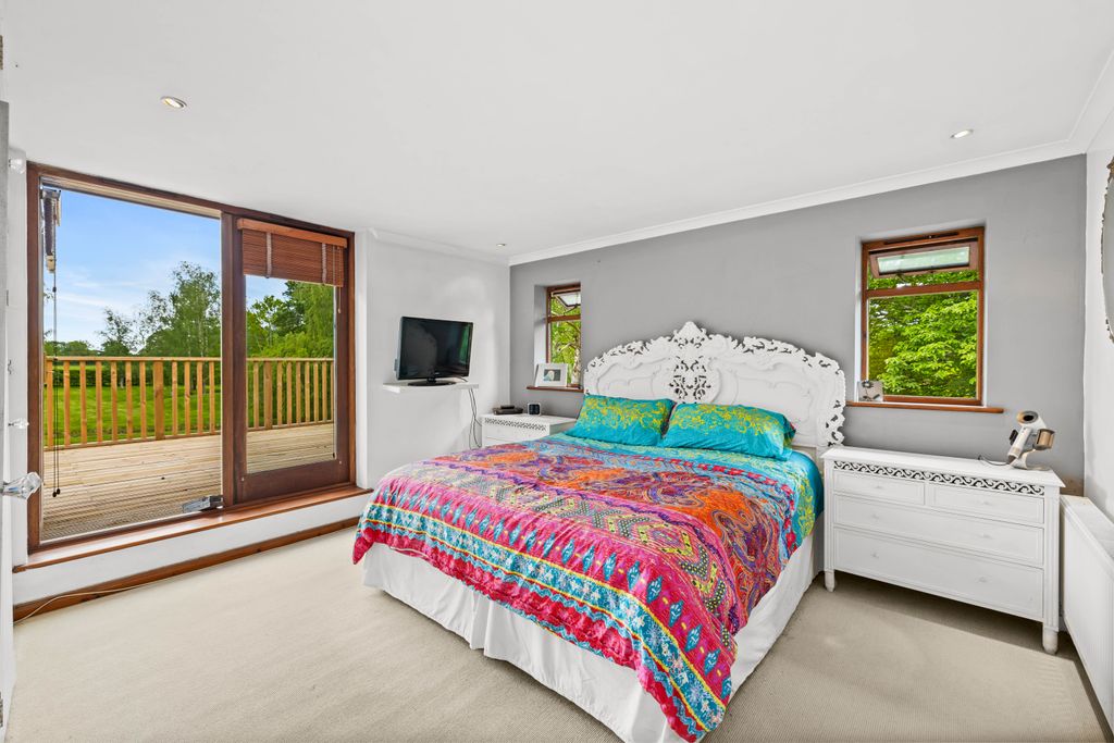 Additional image 20 of 5 bed detached house for saleRef: Gk - Lodge Lane, Redhill RH1