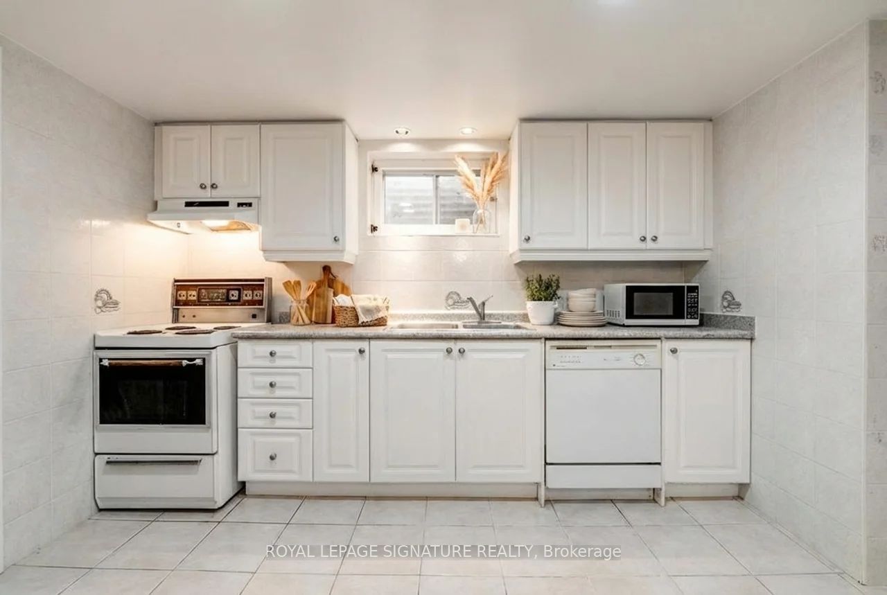 Lower-173 Rathburn Road, Toronto, ON, M9B 2L2 photo 3