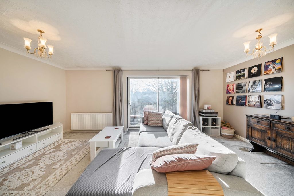 Additional image 5 of 2 bed flat for saleSalters Close, Rickmansworth, Hertfordshire WD3