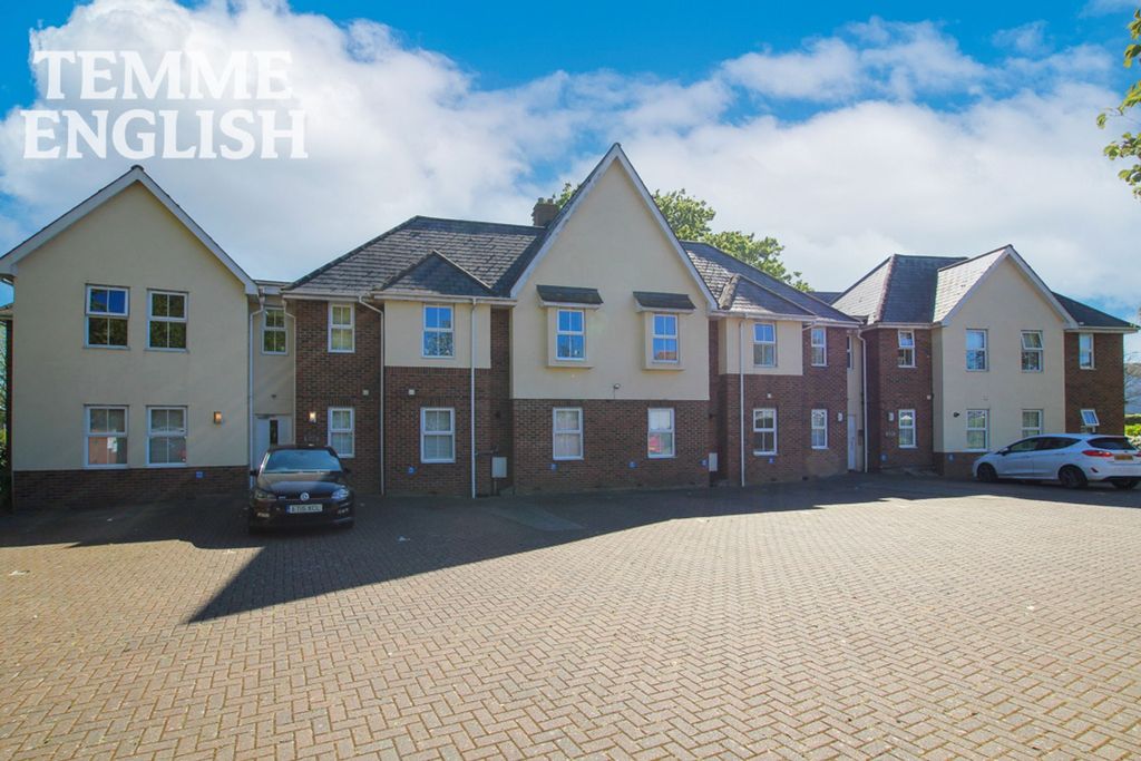 2 bed flat for saleWeir Gardens, Sovereign Court SS6