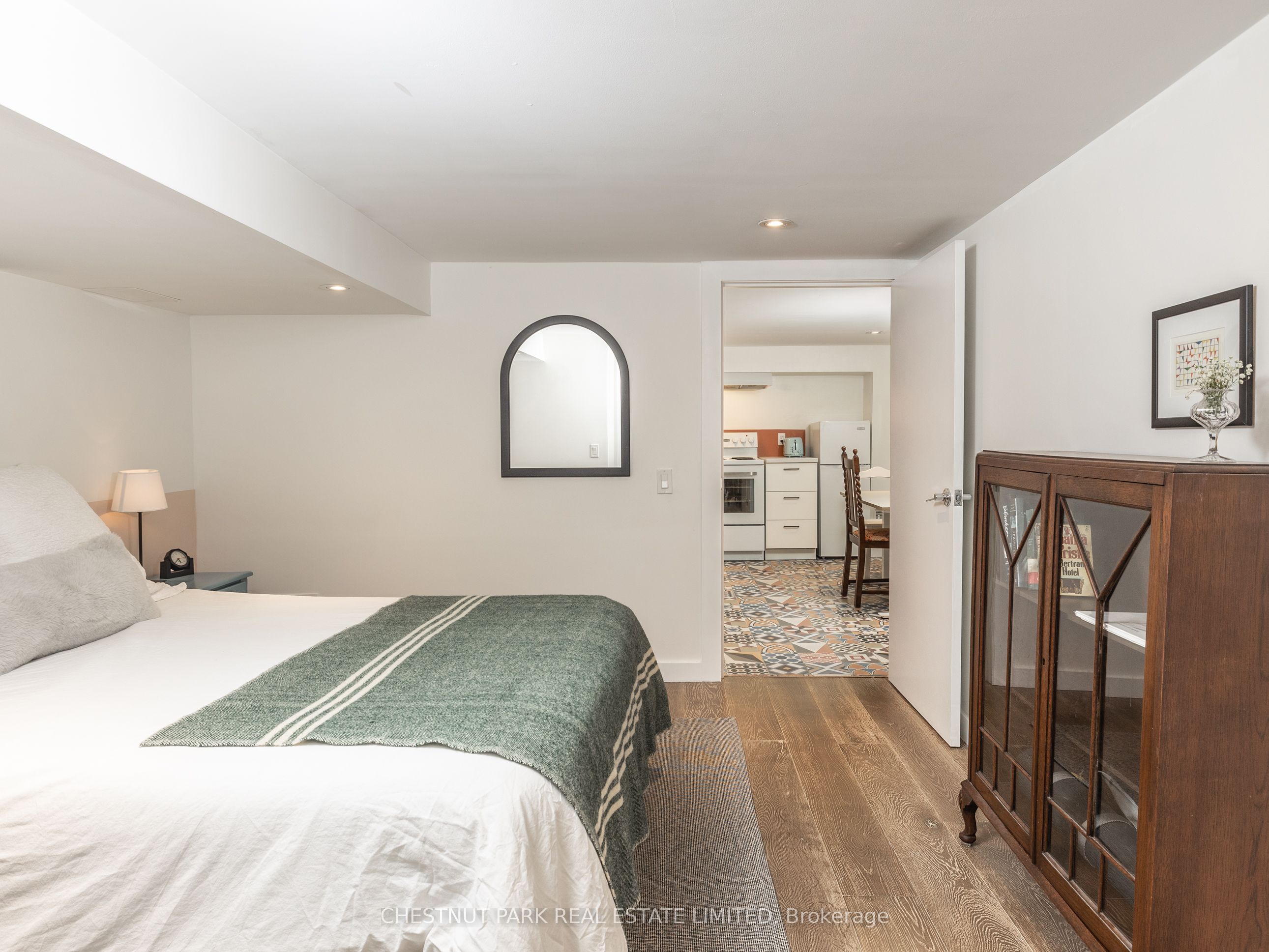 1654 Gerrard Street E, Toronto, ON, M4L 2A8