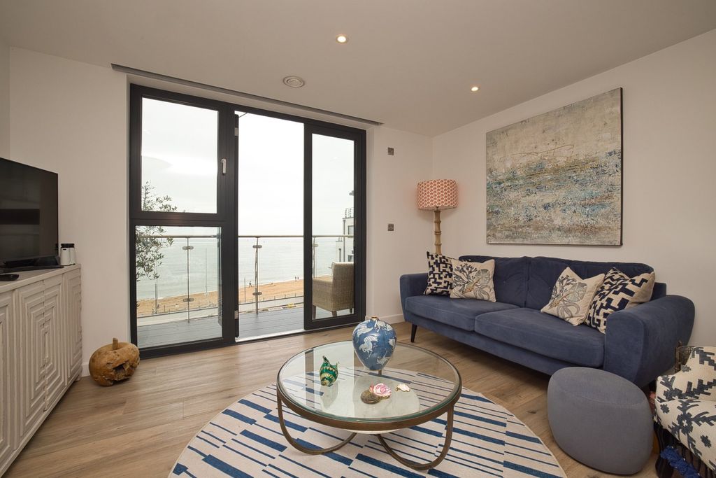 2 bed flat for saleBeach Drive, Ramsgate, Kent CT11 photo 3