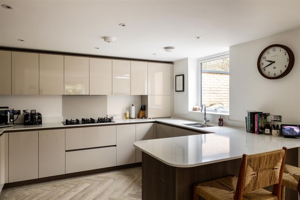 Additional image 7 of 4 bed link detached house for saleHawthorn Way, Redhill RH1