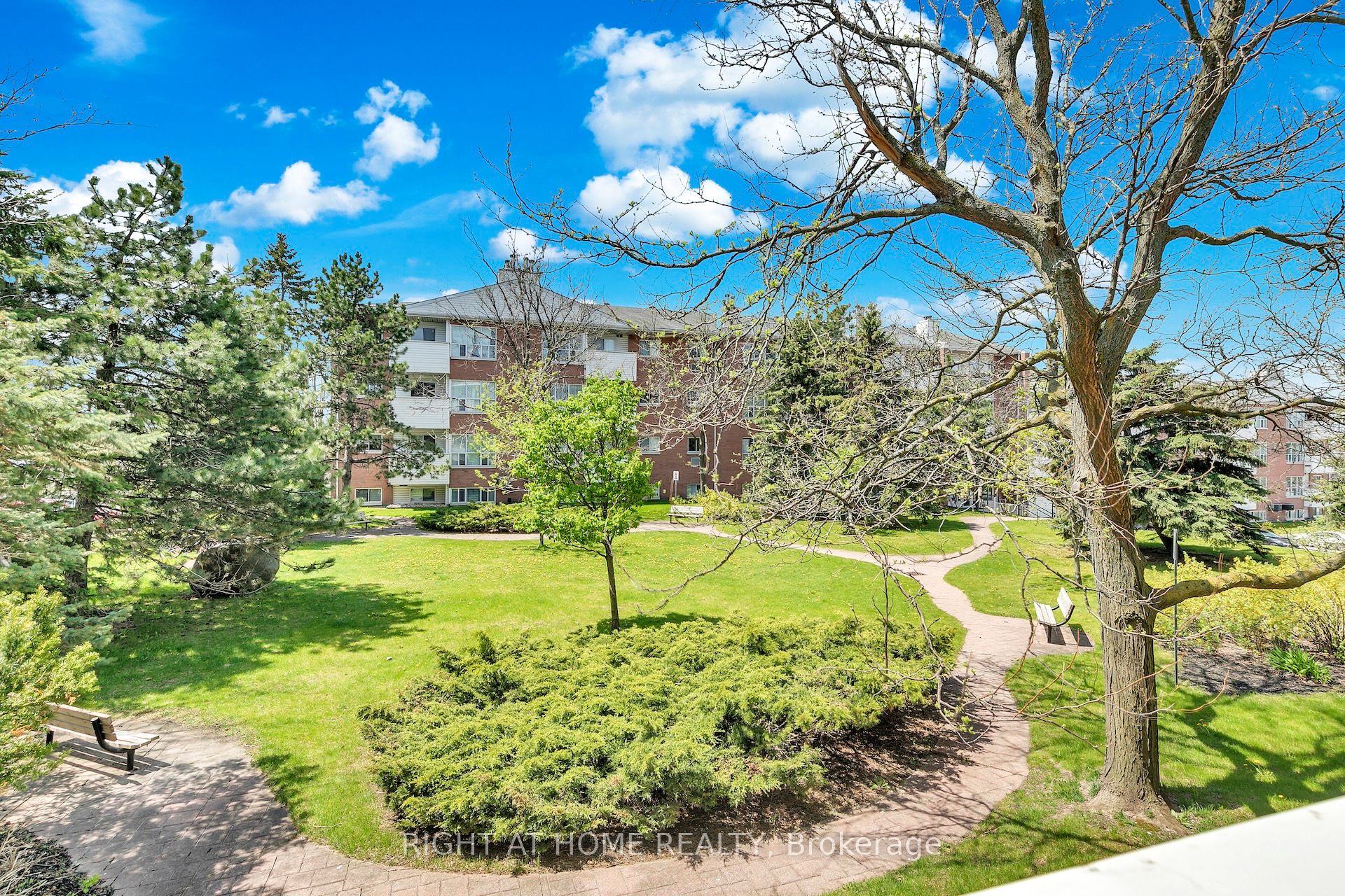 212-126 Bell Farm Road, Barrie, ON, L4M 6J3
