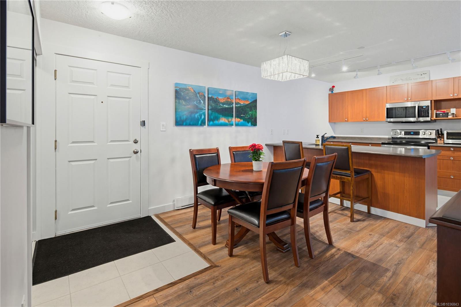 205-2823 Jacklin Road, Langford, BC, V9B 3Y1 photo 3