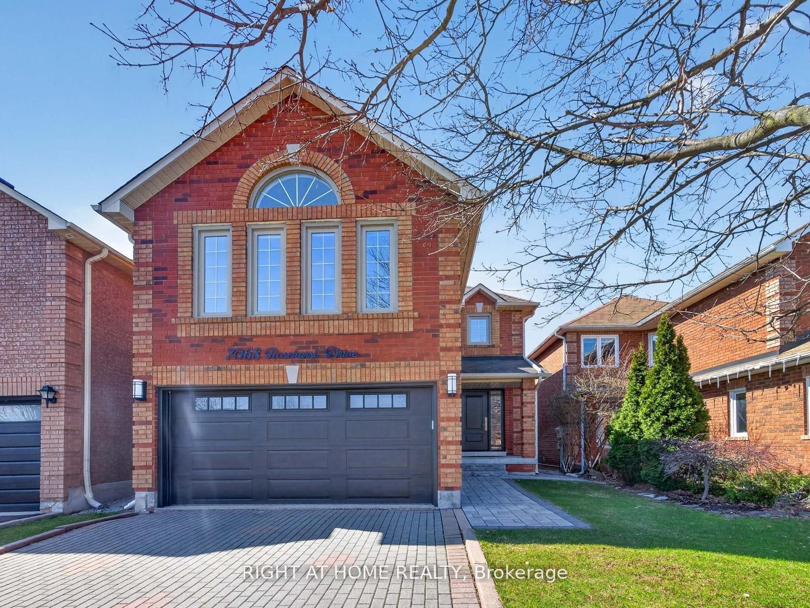 7068 Rosehurst Drive, Mississauga, ON, L5N 6Y8