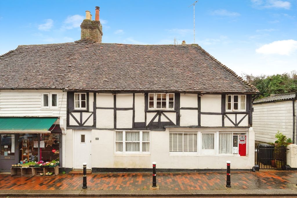 5 bed semi-detached house for saleHigh Street, Robertsbridge, East Sussex TN32