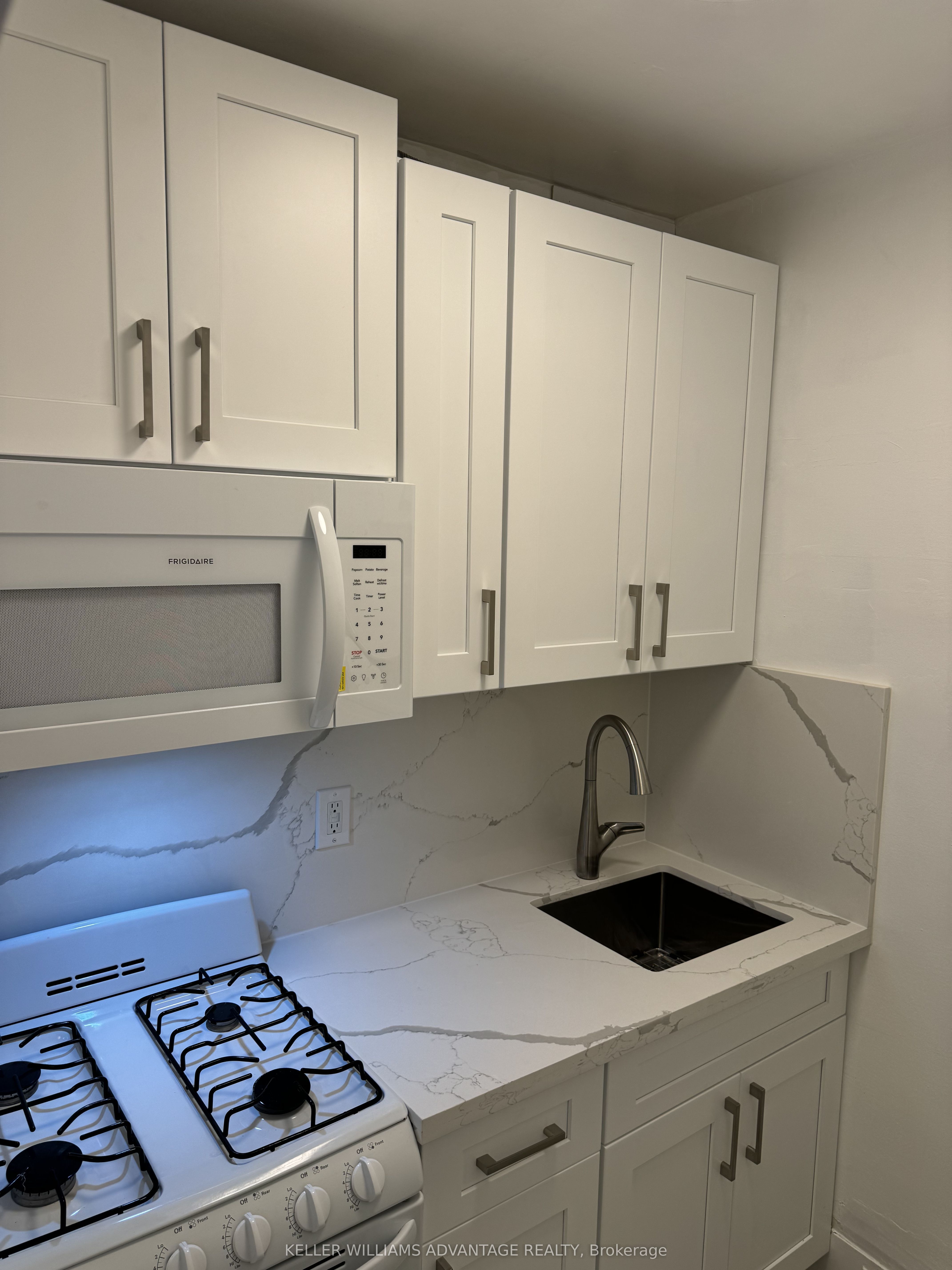 Studio-347 Walmer Road, Toronto, ON, M5R 2Y3 photo 2