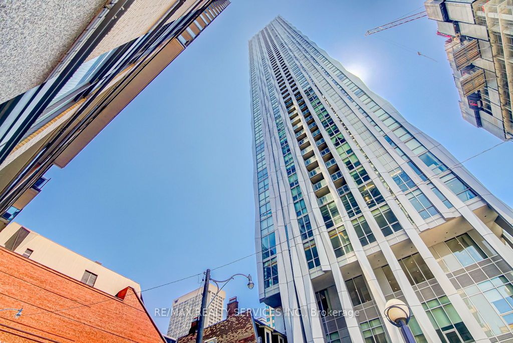 2611-1 Yorkville Avenue, Toronto, ON, M4W 1L1
