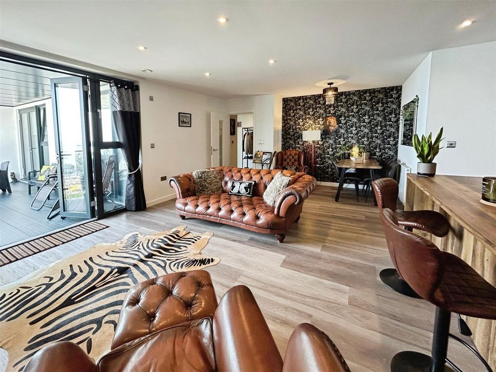 2 bed flat for saleThe Sail, 2 Beach Drive, Ramsgate CT11 photo 5