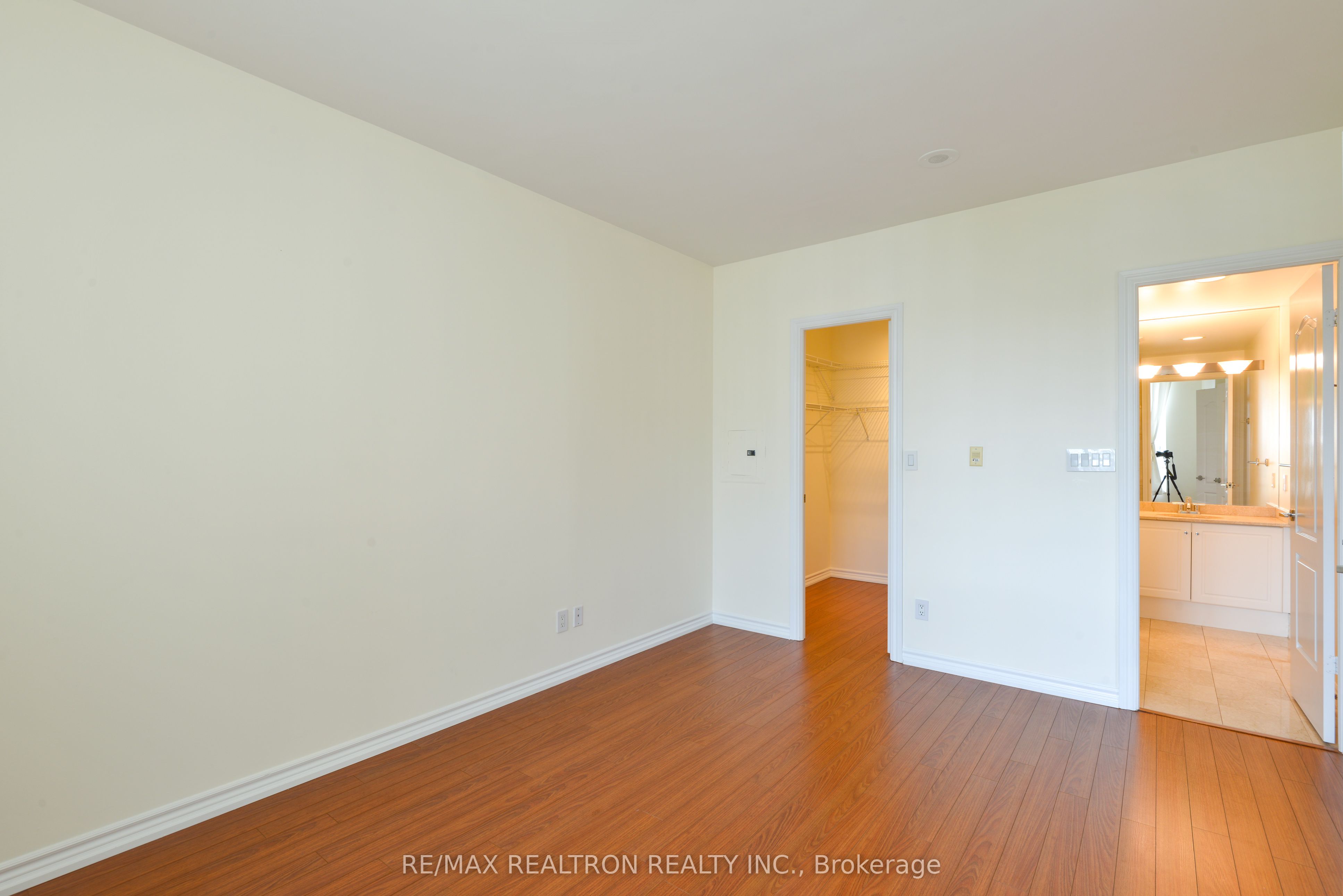 804-28 William Carson Crescent, Toronto, ON, M2P 2H1 photo 3