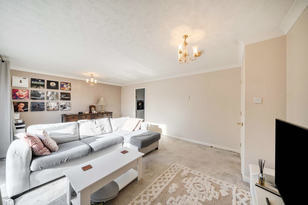 Additional image 3 of 2 bed flat for saleSalters Close, Rickmansworth, Hertfordshire WD3