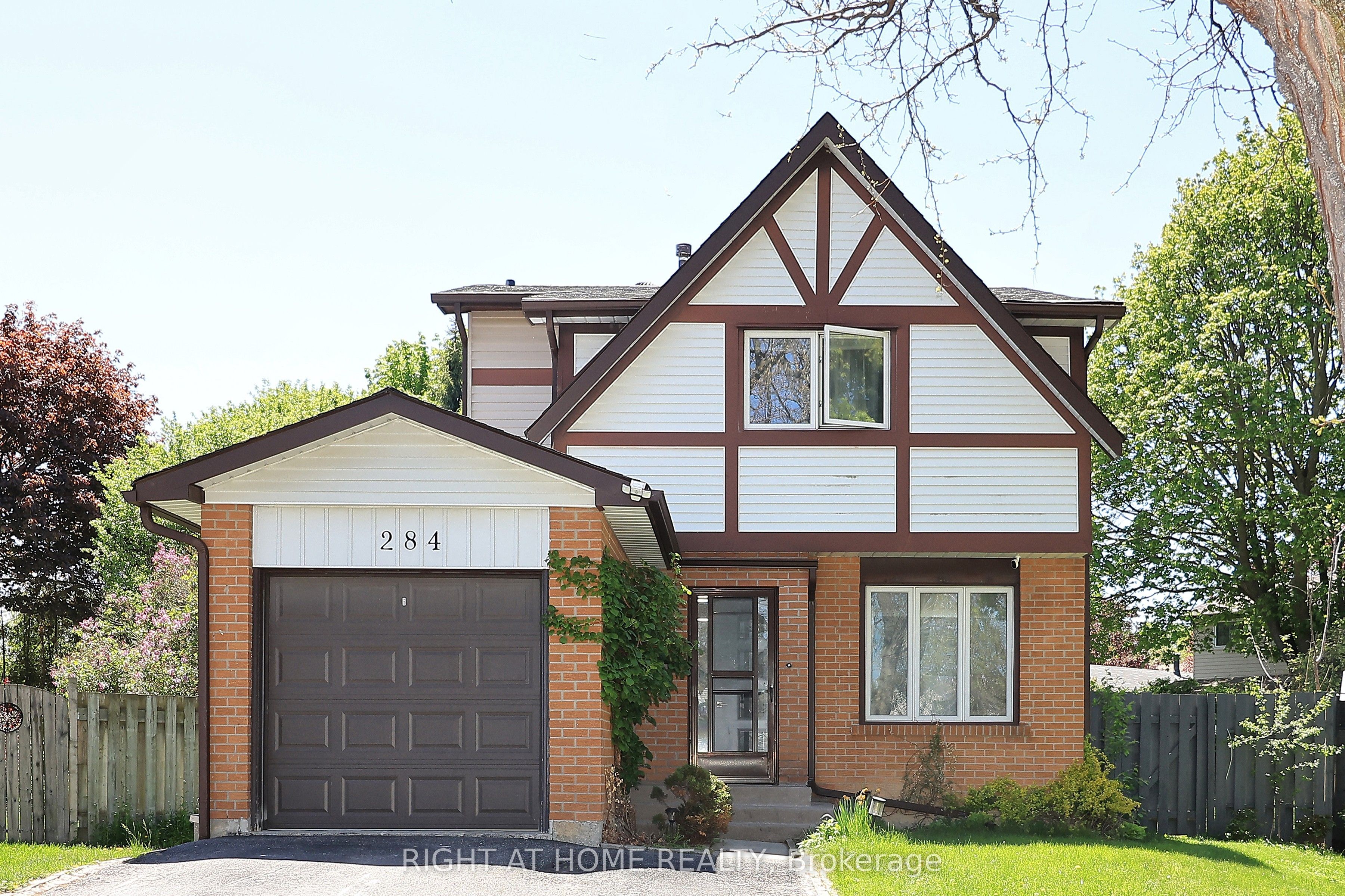 284 Belfast Court, Oshawa, ON, L1J 6K7