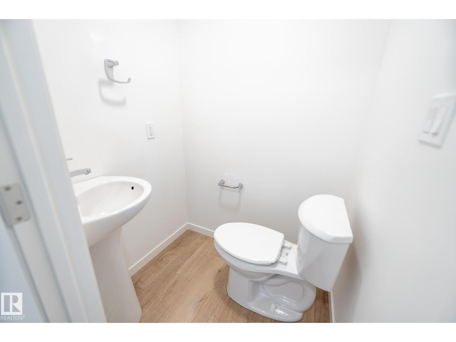 7032 Rosenthal Drive NW, Edmonton, AB, T5T7L4 photo 4