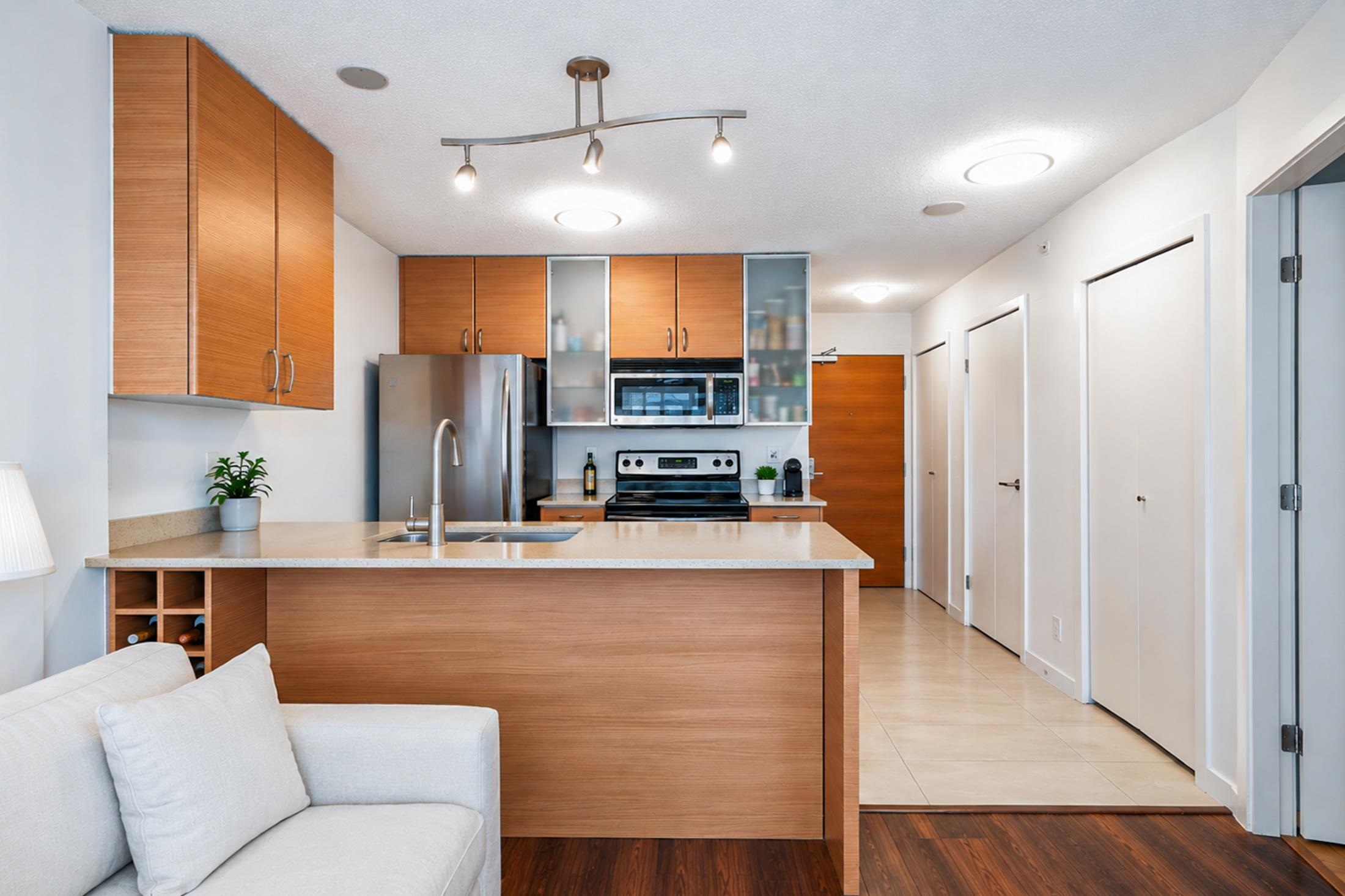 Additional image 3 of 1405-909 Mainland Street, Vancouver, BC, V6B 1S3