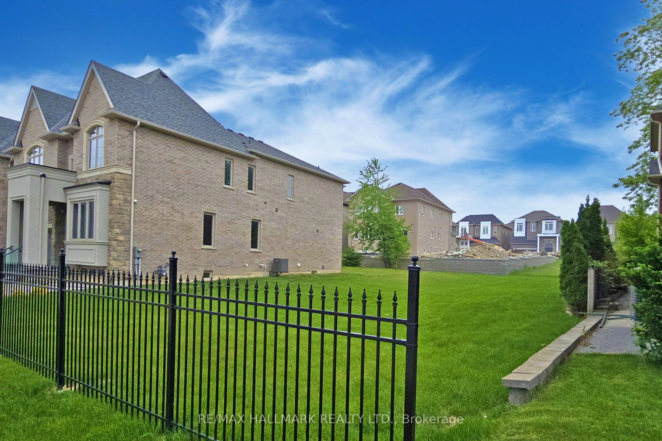 51A Puccini Drive, Richmond Hill, ON, L4E 2Y6 photo 2