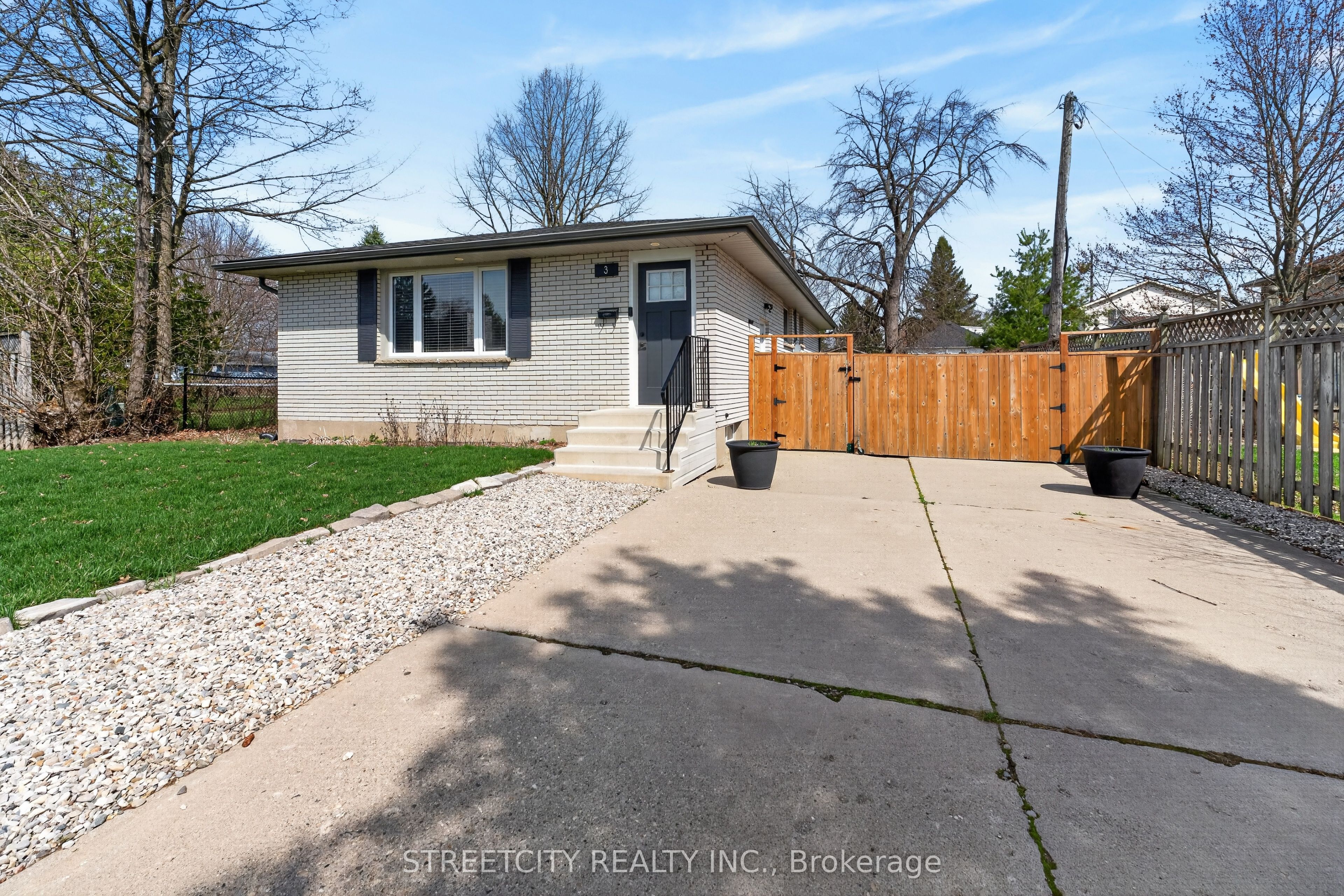 3 Brinkman Court, St. Thomas, ON, N5P 2G6