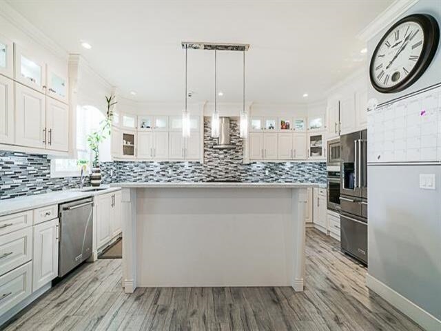 upper-10595 159b Street, Surrey, BC, V4N 3J4