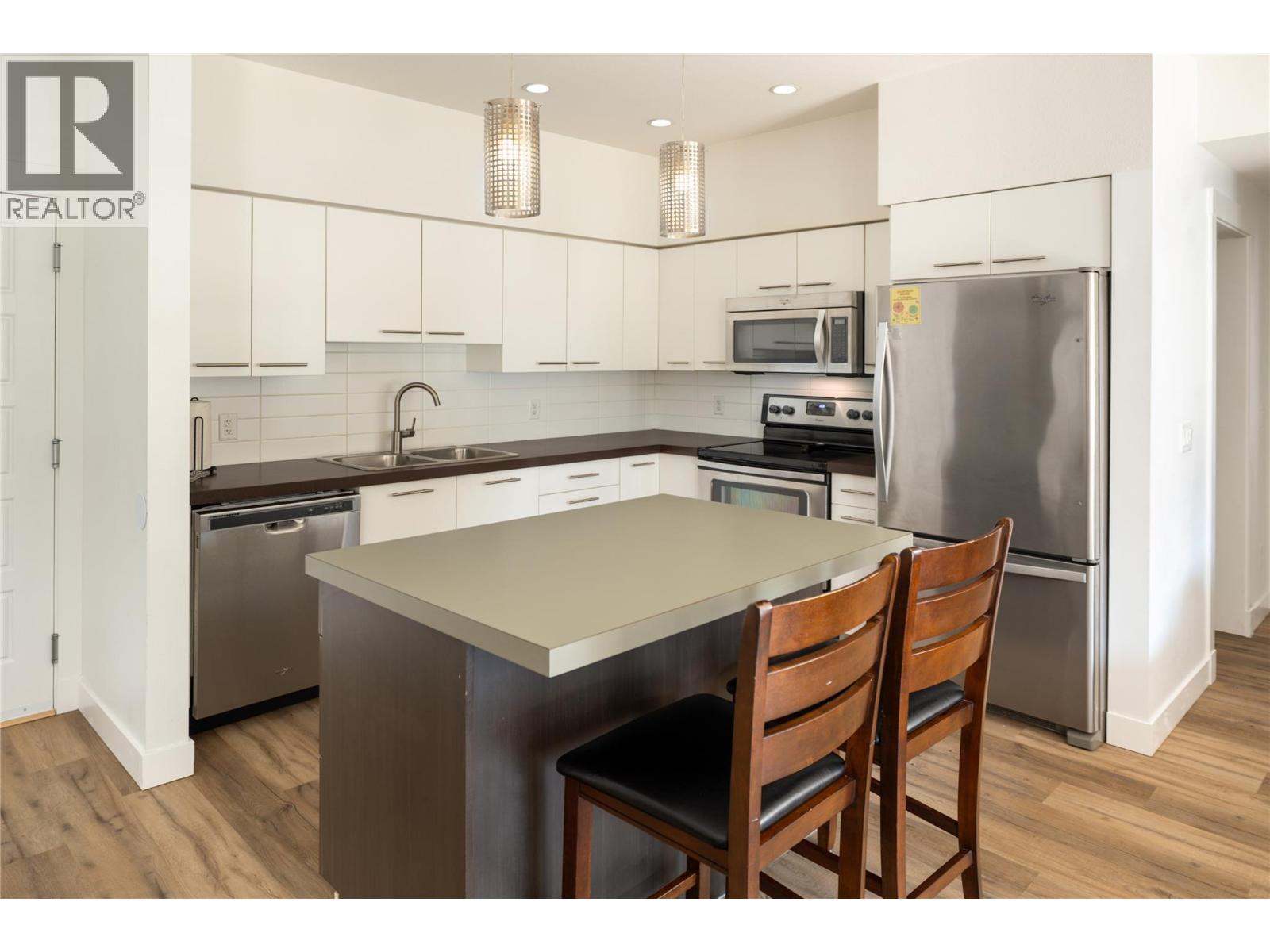 208-985 Academy Way, Kelowna, BC, V1V3C8 photo 3